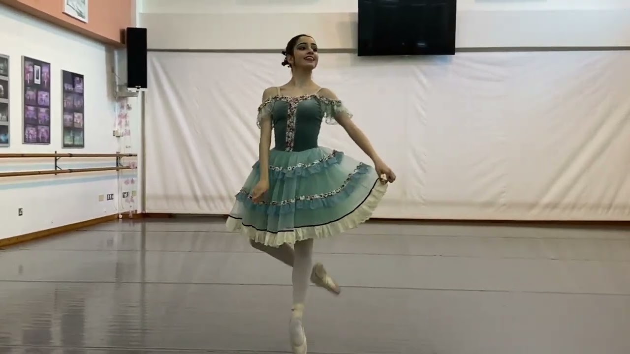 12_ΧΡΥΣΤΑΛΛΕΝΑ ΠΑΝΑΓΙΩΤΟΥ   SENIOR ΚΛΑΣΣΙΚΟ ΜΠΑΛΕΤΟ    VARIATION 2     LA FILLE MAL GARDEE ACT 1