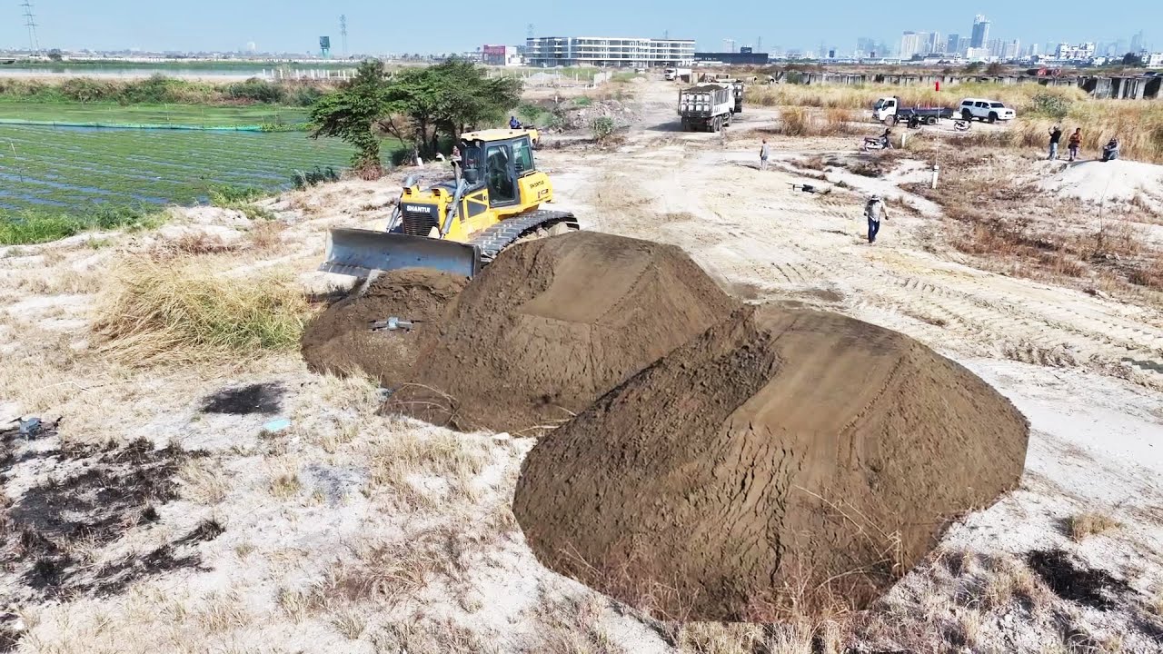 Sumerize Construction Sand Filling Up After 5Day Processing Bulldozer SHANTUI DH17C2