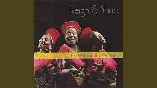 Video thumbnail of "Mahlathini and The Mahotella Queens - Mahotella Queens - Sela Ndini"