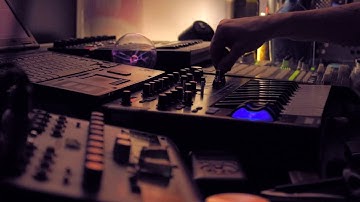 Random Sample & Hold Spooky Melodies