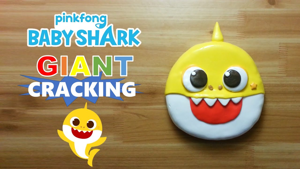 Giant Baby shark clay cracking 거대 아기상어 점토 부수기