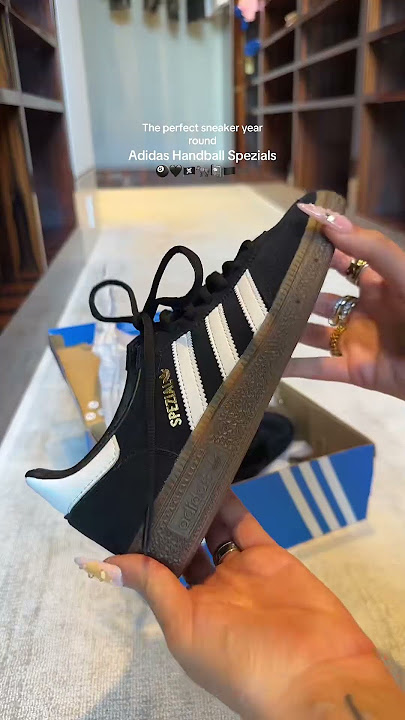 The perfect everyday shoe that goes with any outfit! Adidas Handball Spezial’s in this colorway are