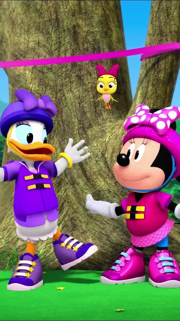 Minnie Mouse Aand Daisy Duck see a waterfall! #MinniesBowToons #DisneyJr