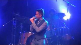 Video voorbeeld van "Brandon Flowers Bette Davis Eyes Live @ Köln Cologne 26.09.2010 E-Werk"