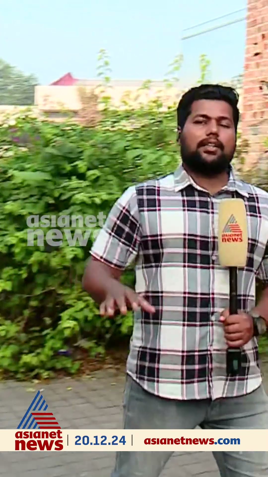 ബൈക്കിൽ സഞ്ചി, സഞ്ചിയിൽ ഹെൽമറ്റ്, ഹെൽമറ്റിൽ ഇലക്ട്രിക് ഉപകരണം