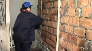 Штукатурка стен своими руками. СтройДисконт Белгород(Видео. Процесс штукатурки стен. Большой выбор СУХИХ СТРОИТЕЛЬНЫ Смесей СтройДисконт http://stroy-ka.ru/products/630.htm..., 2013-08-12T10:03:46.000Z)