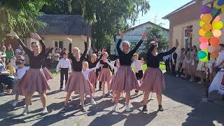 Виступ на випускному. 