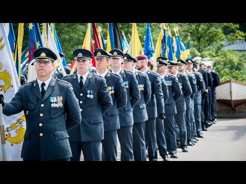 Video: Hur mycket betalar de i den ryska armén för värnplikt och kontrakt?