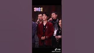 Xiao Zhan: Fancam [Tomorrow will be better] on new year concert 肖战跨年饭拍明天会更好