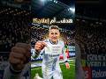 احتفال في الدوري الكندي توماش سكوبلاك يعرض بطاقته التعريفية أمام الكاميرا معلن ا نفسه وكيل عقارات