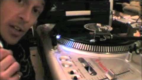 iCrates DJ Tutorial with Ellaskins of djtutor.com | Mix two toons again and again