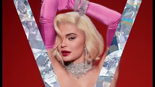 For halloween and our first #v!deo cover, beauty boss business icon
#kyliejenner transforms herself into old hollywood legend
#marilynmonroe . the younge...