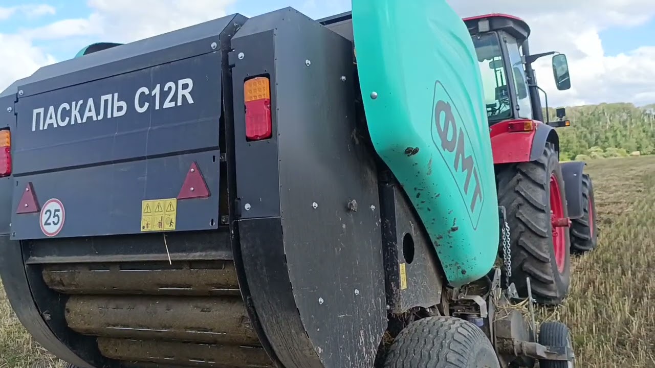 Прессуем солому на новом российском прессе