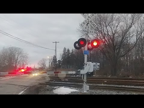 bnsf 5729 Live SD70 and SD40-2 on CSX Train 🚆