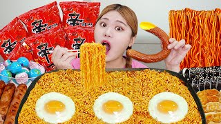 ASMR MUKBANG🍜 Eat Spicy Ramyeon & Edible cosmetics by HIU 하이유