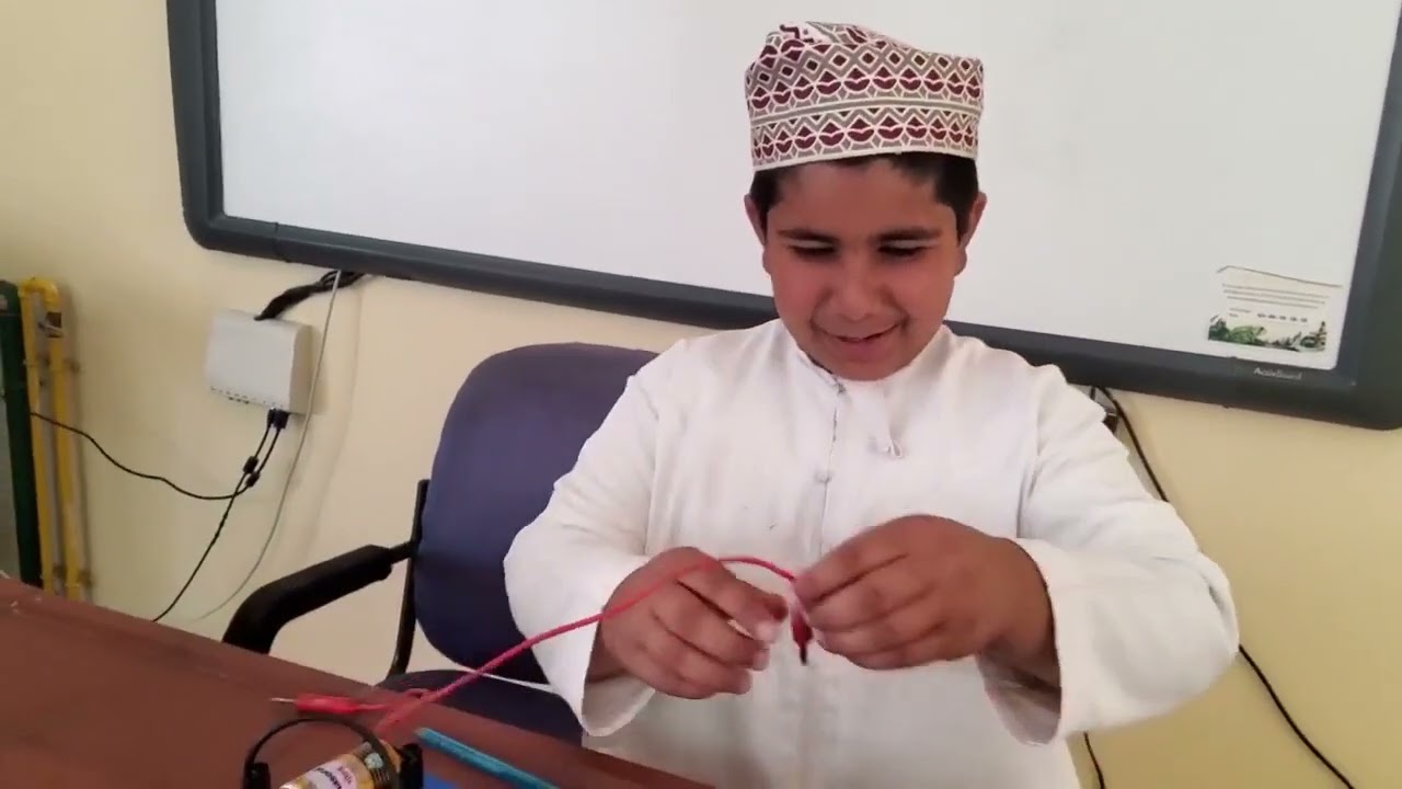 حلقة ابداع ومهارت الطلاب في توصيل الدوائر الكهربية والتعرف على الموصلات والعوازل كامبريدج ابو خالد