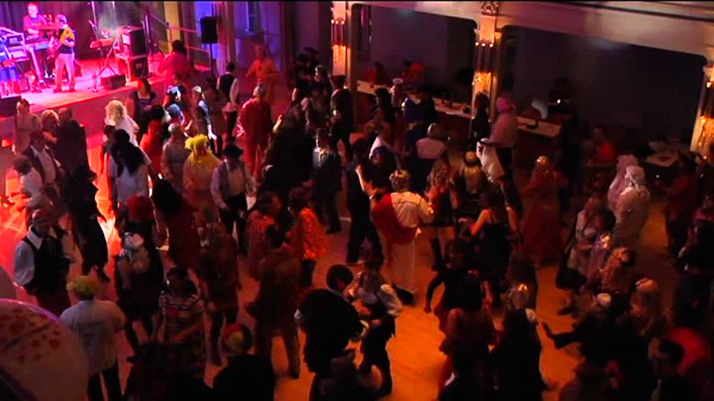 Tatütata, die Blaulichter sind da: Feierlaune auf dem Tatü-Ball