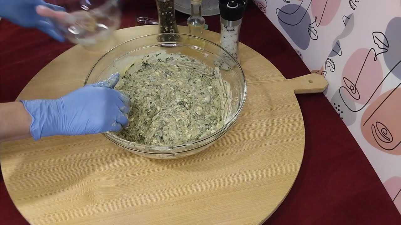 Spinach & Cheese Pie with Lazy Fluffy Dough 👩‍🍳   Σπανακοτυρόπιτα με αφράτο ζυμαράκι της τεμπέλας👩‍🍳