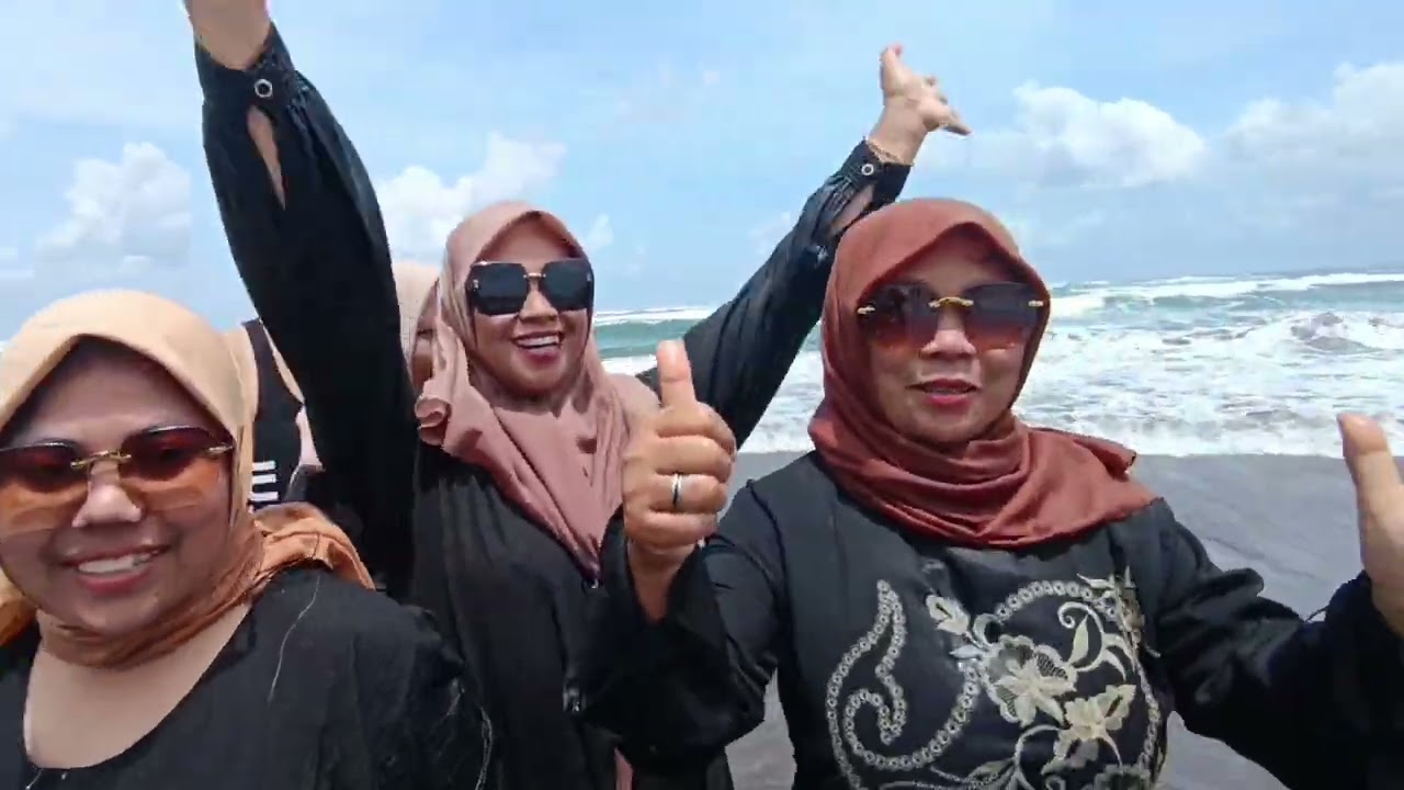 Ibu ibu Cabeankunti wisata Religi Goes to Yogyakarta 