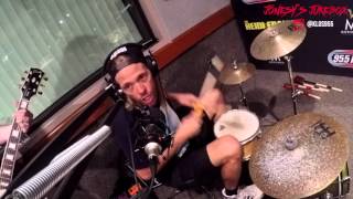 Taylor Hawkins, Chevy Metal & Jonesy Cover Ziggy Stardust