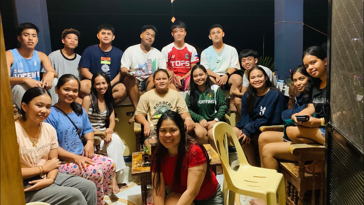 Christmas Caroling in the Philippines(pong on youth)