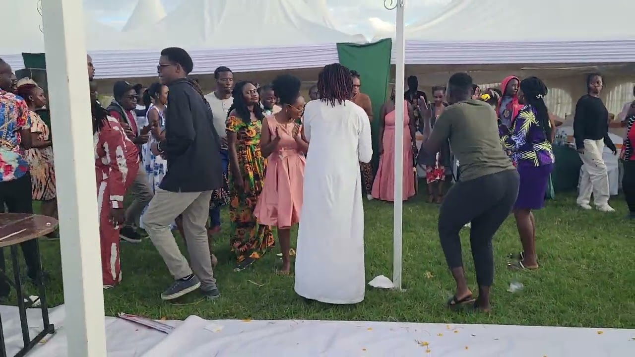 Miel Matin by Jabidii Challenge at a Wedding