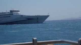 trouble with boats anchor in new port mykonos