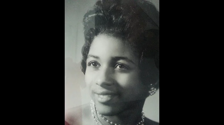 (Remembering) Chante Moore's Mother "Walk Around H...