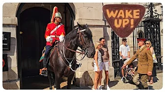 Trooper Supports Canadian Guard, Shows CLUELESS Tourists The Line!
