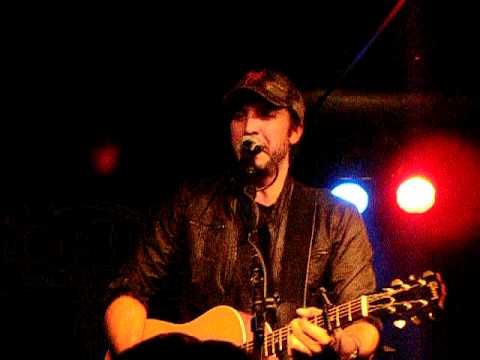 Luke Bryan singing "Good Directions" at the Roundup in Davie, FL - 10/28/09