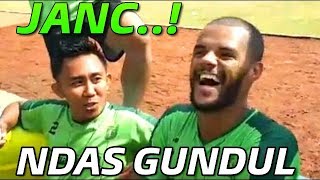 KOCAK... Rendi Irwan Ajari David da Silva Ngomong Janc.. saat Latihan