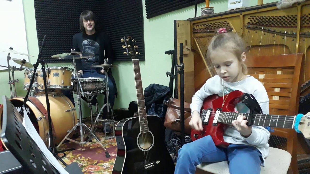 Песня "Калифорния" группы Eagles вживую, играют дети (Аня, 7 лет) - YouTube