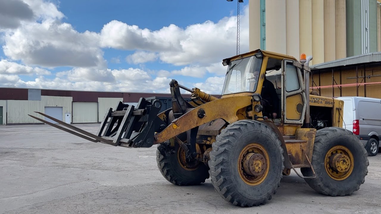 Köp Lastmaskin Volvo parca 854 med gafflar på Klaravik