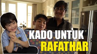 KENZY BAWA KADO UNTUK RAFATHAR  LANGSUNG KE ANDARA