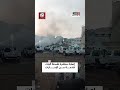 بعد قصف سعودي تصاعد الدخان من شحنة آليات عسكرية قادمة من الإمارات إلى المكلا 