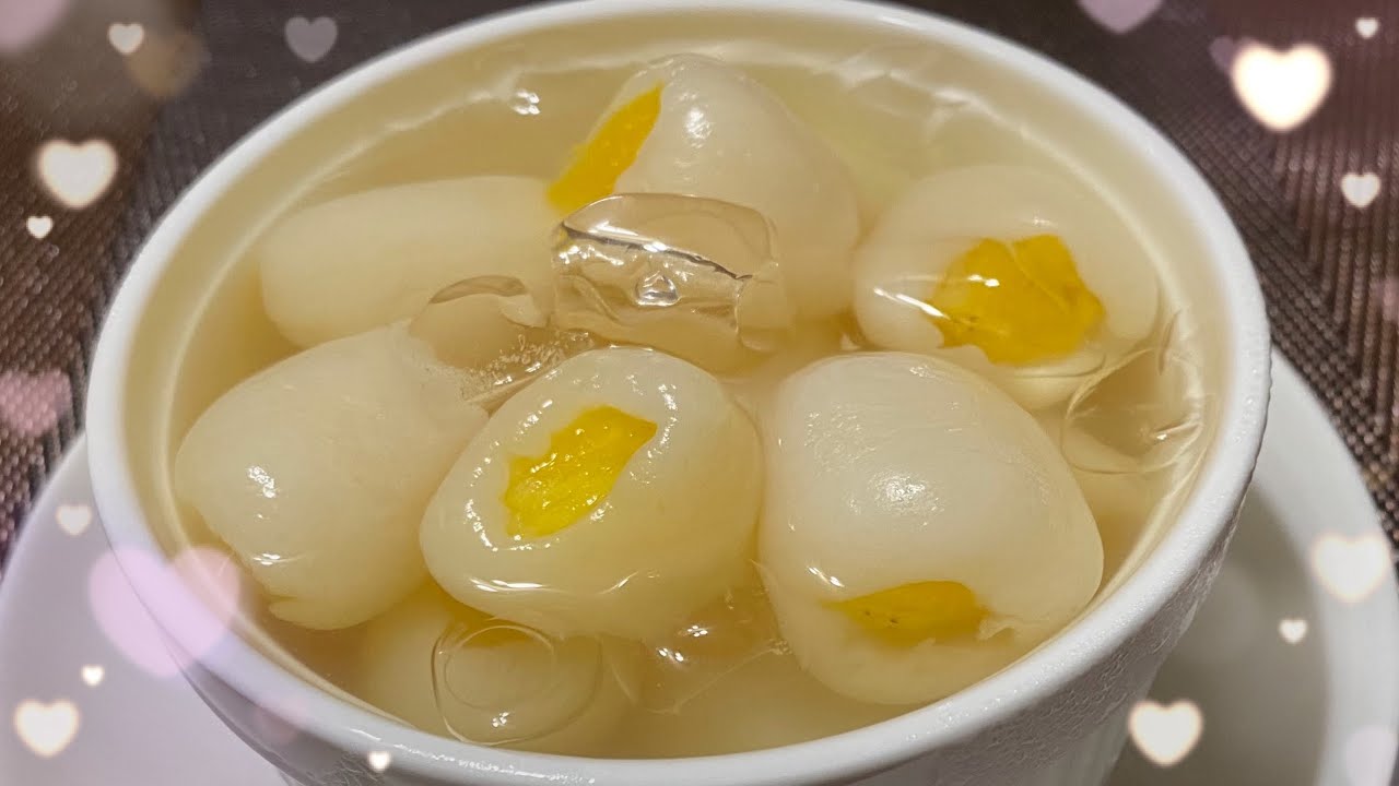 เงาะสอดไส้สับปะรดลอยแก้ว Rambutan Stuffed with Pineapple in Syrup