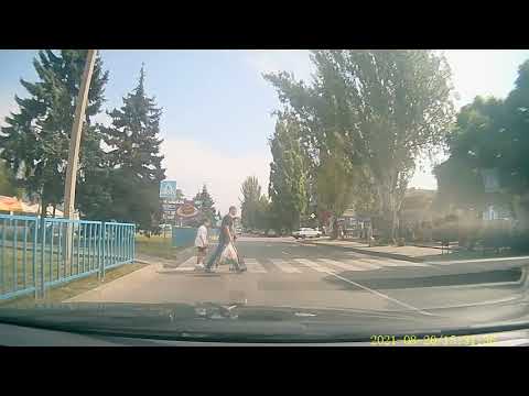 город Никополь : И пешеходы бывают разные. Без комментариев