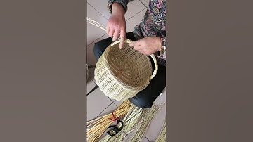 The technique of making bamboo skewers is amazing.
