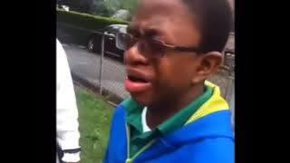 Kenapa kamu menangis? (Versi Autotune) Anak kulit hitam menangis dalam autotune