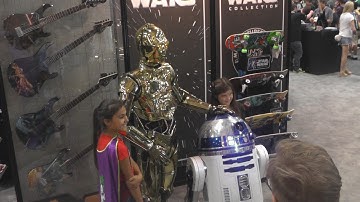 R2-D2 and C-3PO at the PREVIEWSworld SDCC Booth