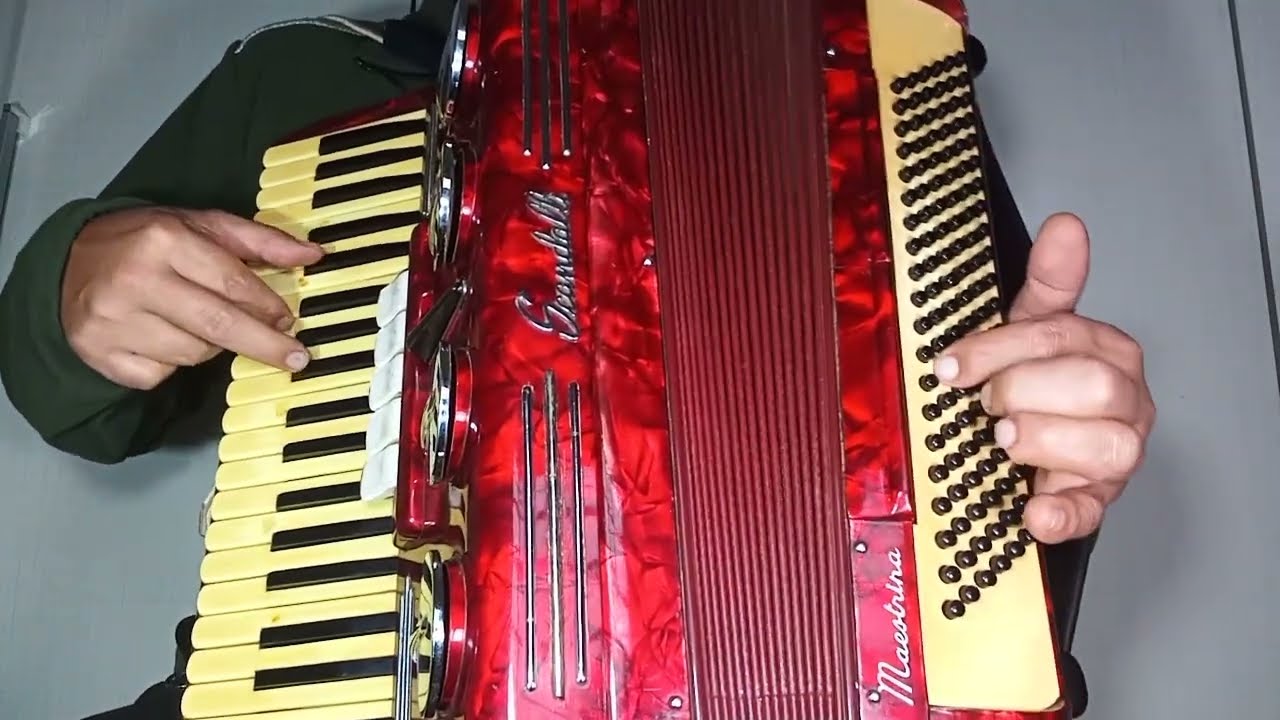 Mi bemol - Iniciantes - Tocar de ouvido - Acompanhar parte cantada e Juntar as mãos - Ré sustenido