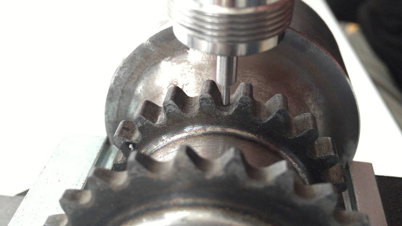 Ultrasonic (UCI) hardness tester Sonodur 2 tests gear wheel hardness