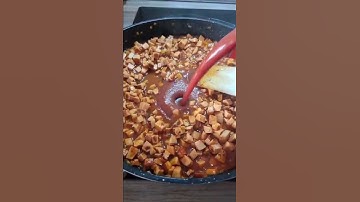 Nudeln mit Tomatensoße. Kantinenessen :D