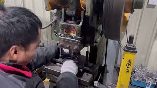 Chinese lapel pin factory show you how to Casting lapel pins.copper ,iron or zinc alloy materials screenshot 5