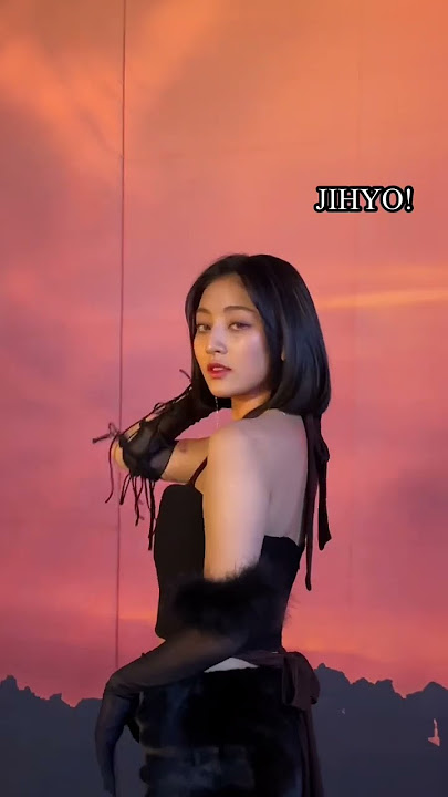 #POV When you suddenly realize she is so beautiful #MOONLIGHTSUNRISE #TWICE #트와이스