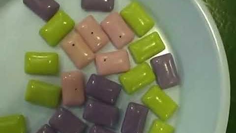 Selezionatrice Ottica Anzai LEO 405DC, mentre seleziona chewing gum