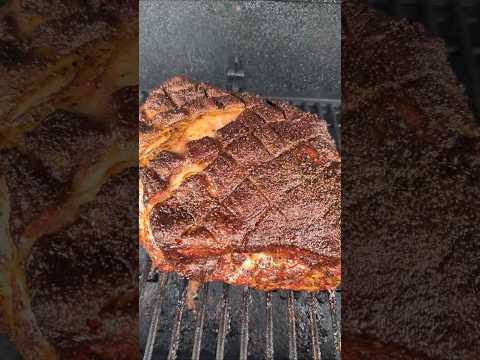Weekday pulled pork on the Weber Searwood #bbq #grilling #pulledpork