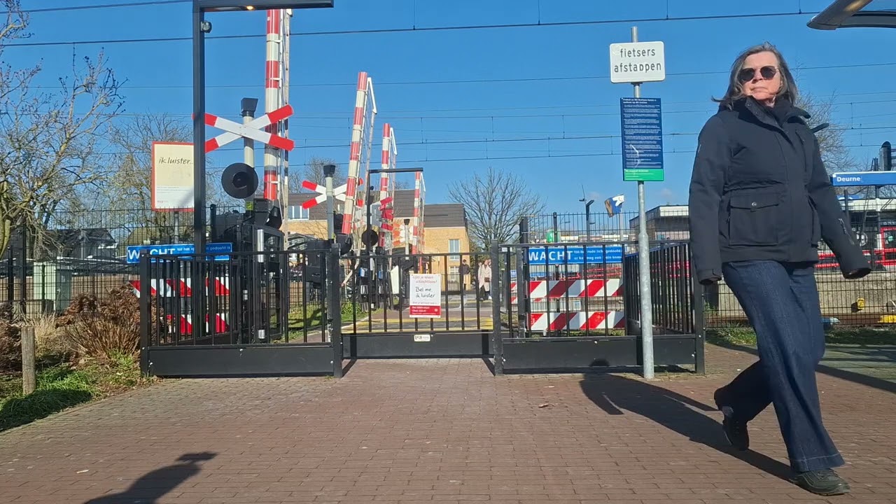 Spoorwegovergang Deurne // Dutch Railroad Crossing ][ 