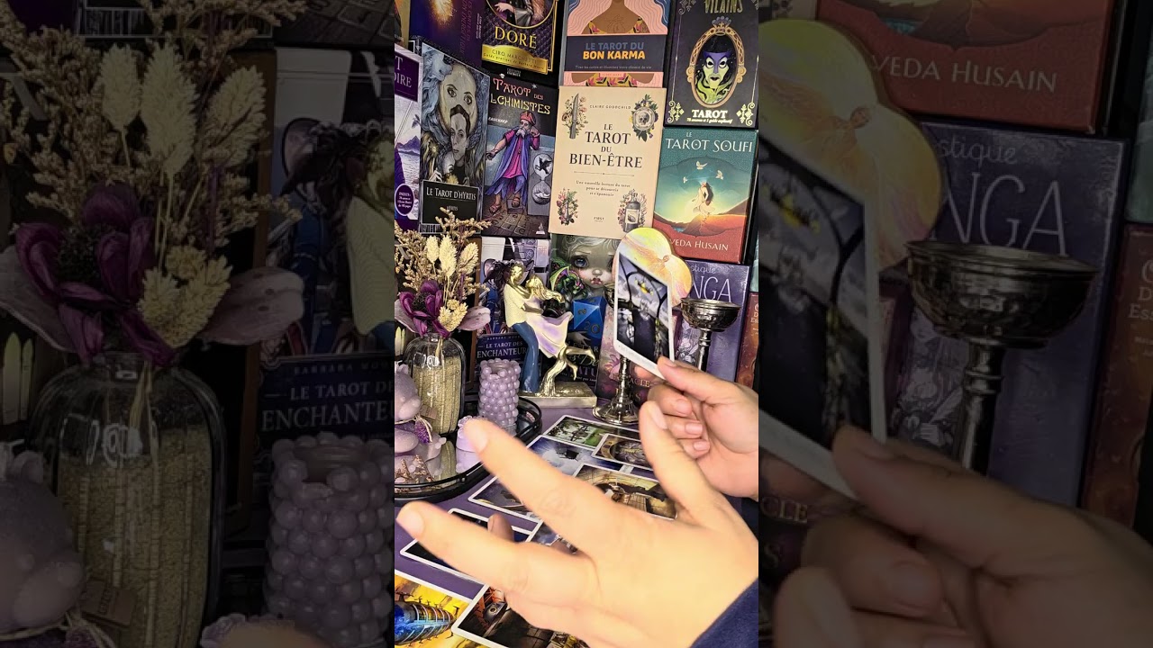 ندمان لكنه لا يجرؤ على الرجوع يتمنى عودة  لكن كبرياءه يمنعه يراقبك بصمت عالق بين الاشتياق والكبرياء