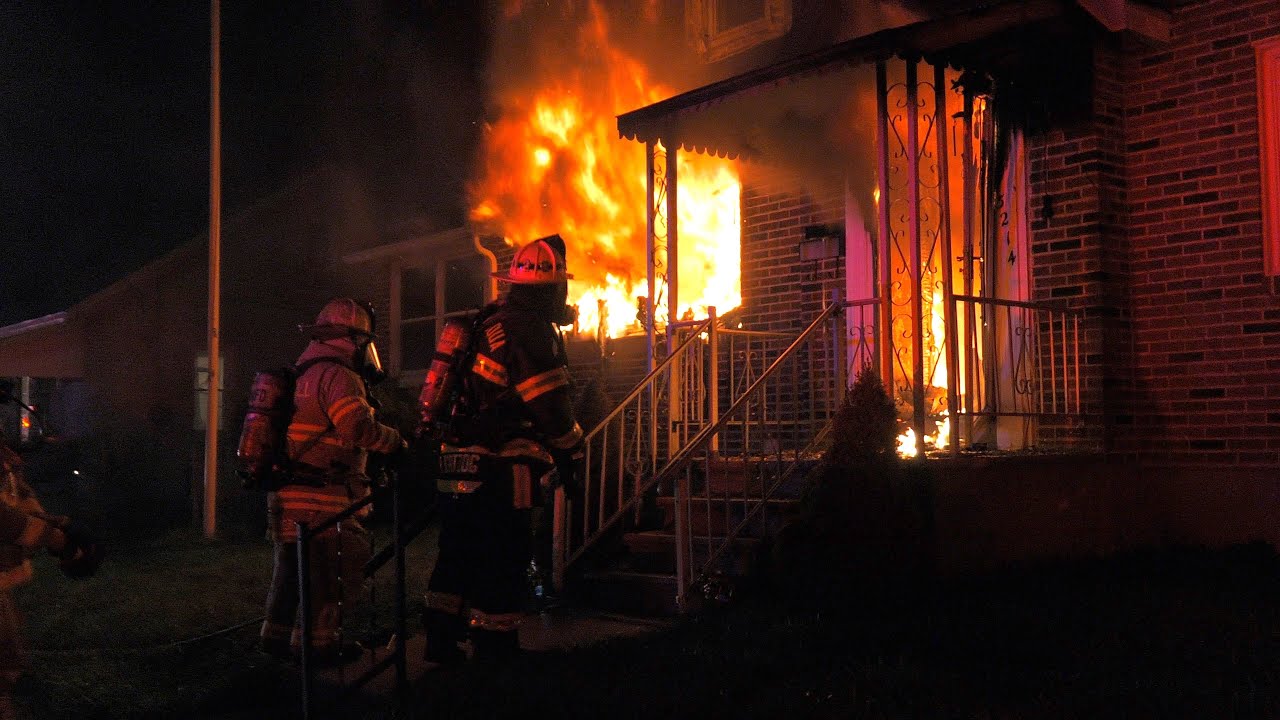 PRE-ARRIVAL: 2nd Alarm House Fire in Whitehall, Pennsylvania